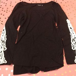 ✨Unique✨ Lace Sleeved Black Blouse